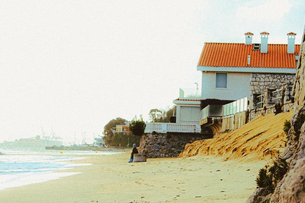 Quels appartements à Lisbonne offrent une immersion culturelle avec des cours de Fado et visites de monuments?