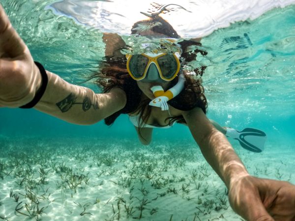 Où s'initier à la plongée en apnée dans les eaux claires de la Polynésie française?